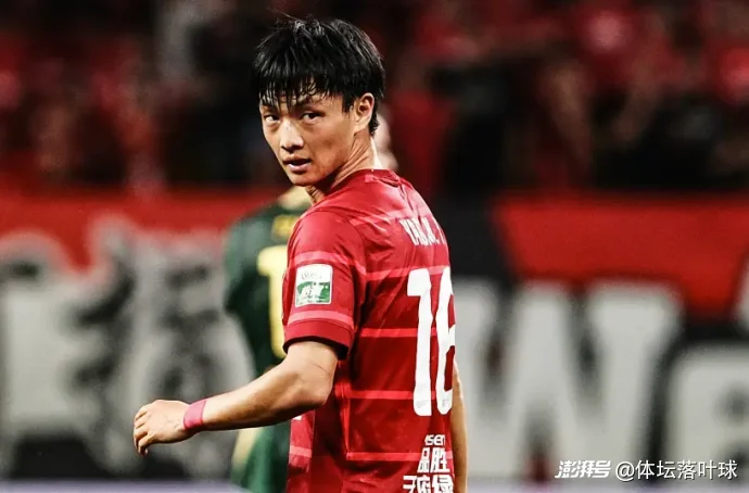 九游-F1夜战：江南飞鹰队强势横扫蓬莱犀牛队，速度优势明显中场绞杀压制对手的简单介绍